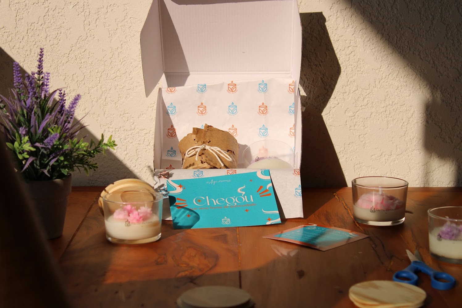 Embalagem e apresentação das velas Sillage Aromas para entrega